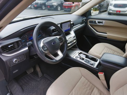 Used 2021 Ford Explorer XLT image 14