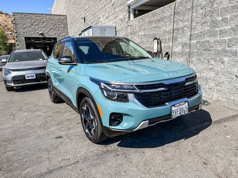 Certified 2025 Kia Seltos S FWD image 2
