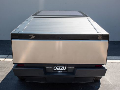 Used 2024 Tesla Cybertruck AWD Crew Cab image 32