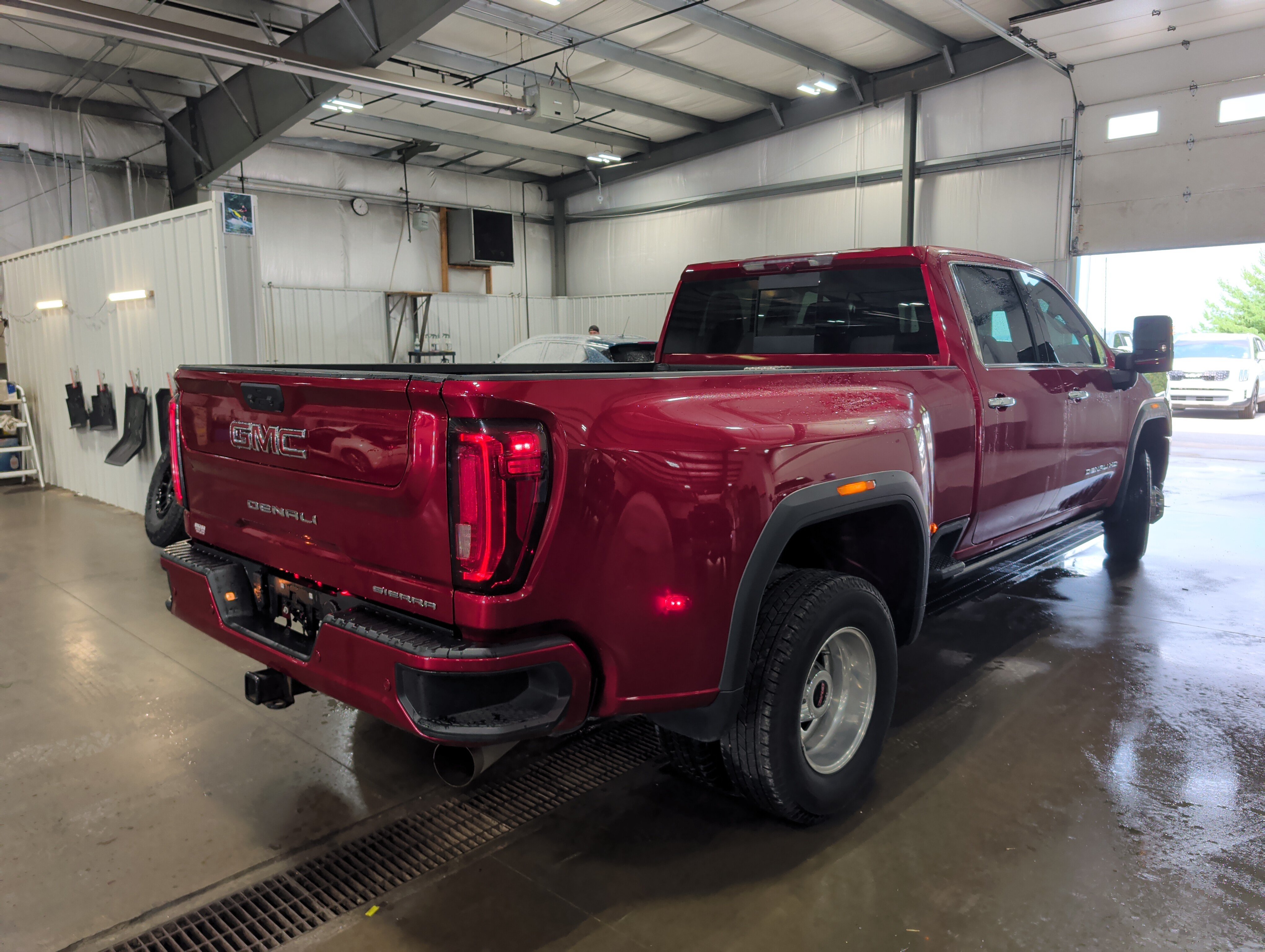 Used 2023 GMC Sierra 3500 Denali w/ Denali Ultimate Package AWD/4WD image 3