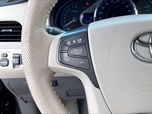 Used 2014 Toyota Sienna XLE FWD image 17