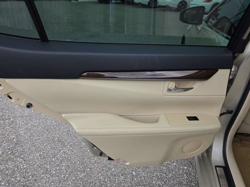 Used 2013 Lexus ES 350 w/ Luxury Pkg FWD image 13
