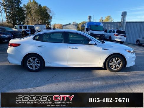 Used 2018 Kia Optima LX image 4