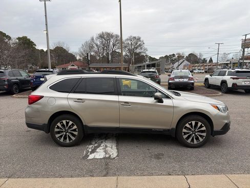 Used 2017 Subaru Outback 2.5i Limited image 6