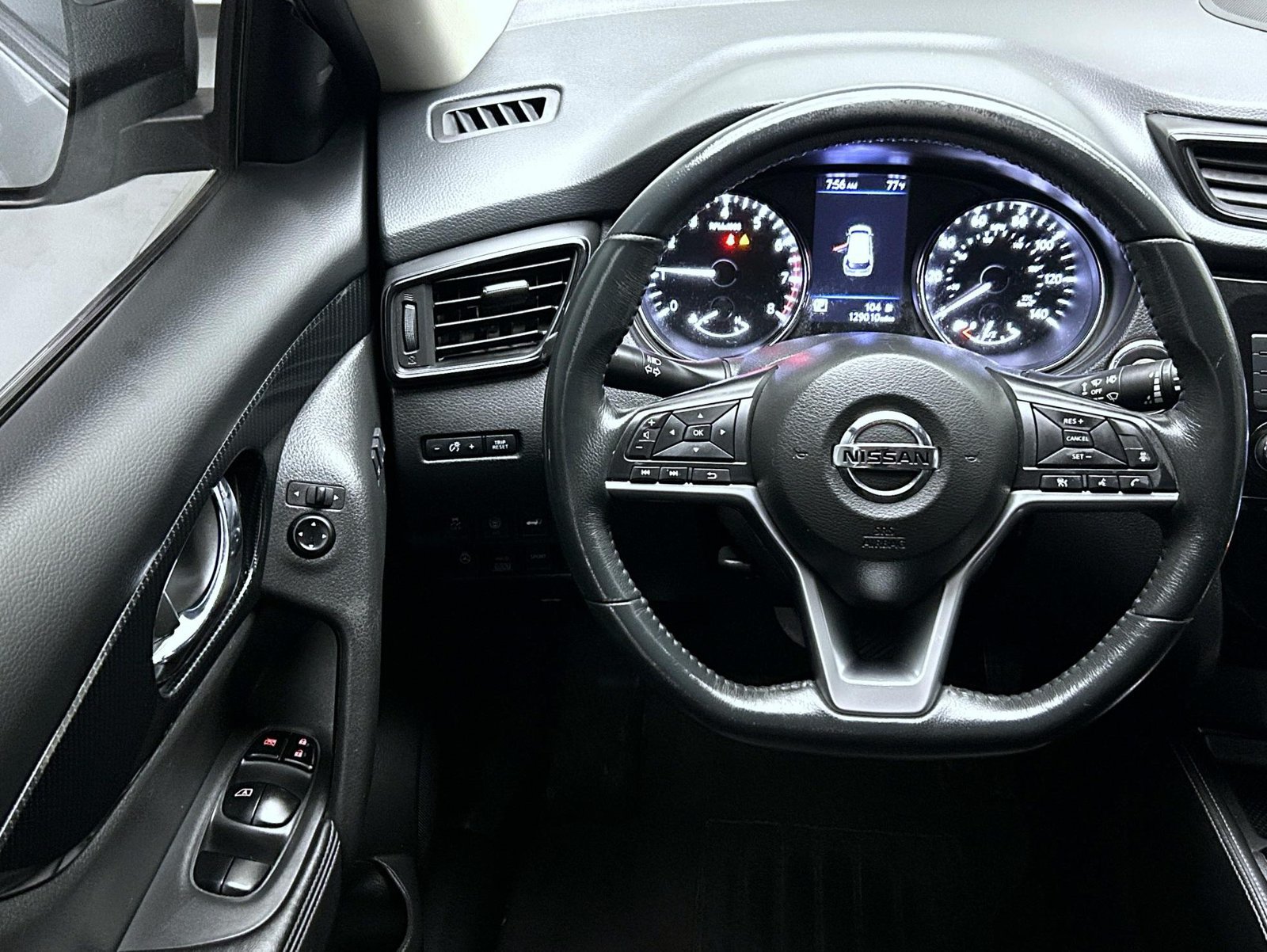 Used 2018 Nissan Rogue SL AWD/4WD image 12