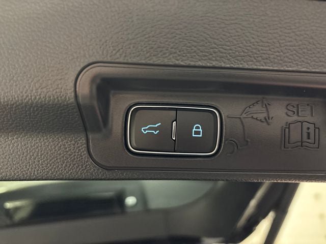 Used 2023 Ford Explorer XLT RWD image 21