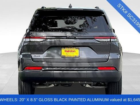 New 2025 Jeep Grand Cherokee Altitude image 4