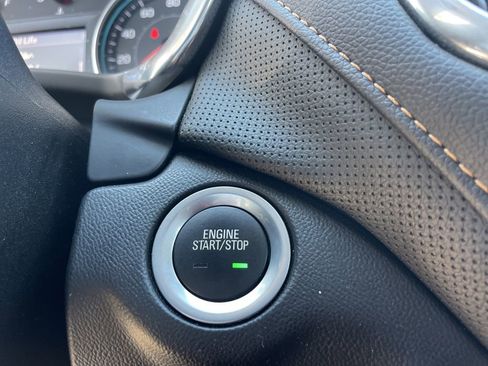 Used 2019 Chevrolet Equinox Premier FWD image 30
