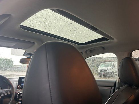 Used 2025 Nissan Sentra SR w/ SR Premium Package image 5