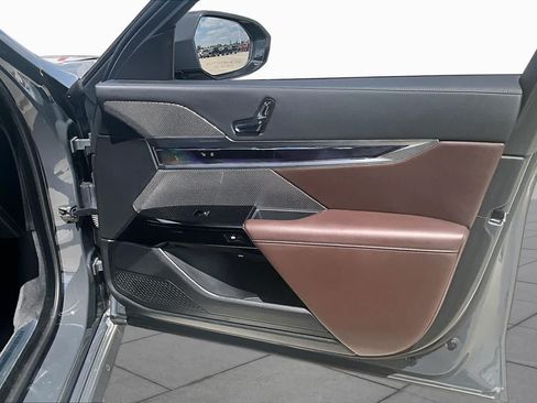 Used 2024 BMW 740i w/ Executive Package RWD image 25