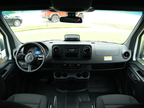 New 2025 Mercedes-Benz Sprinter 2500 image 23