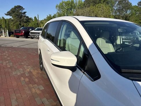 Certified 2025 Honda Odyssey EX-L image 18