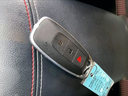 Used 2025 Nissan Kicks SR AWD/4WD image 11
