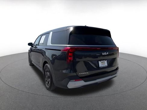 Used 2026 Kia Carnival FWD image 11