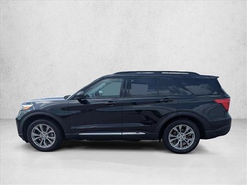 Used 2022 Ford Explorer XLT w/ Equipment Group 202A RWD image 8