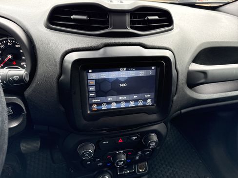 Used 2019 Jeep Renegade Latitude w/ Cold Weather Group AWD/4WD image 24