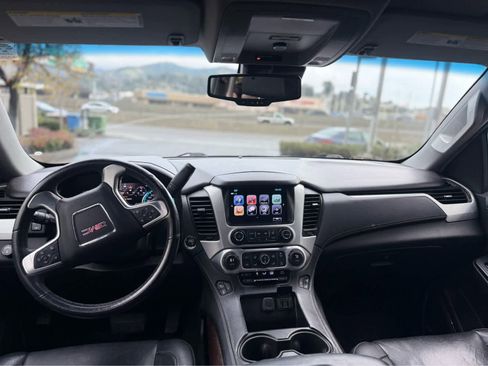 Used 2017 GMC Yukon XL SLT image 6