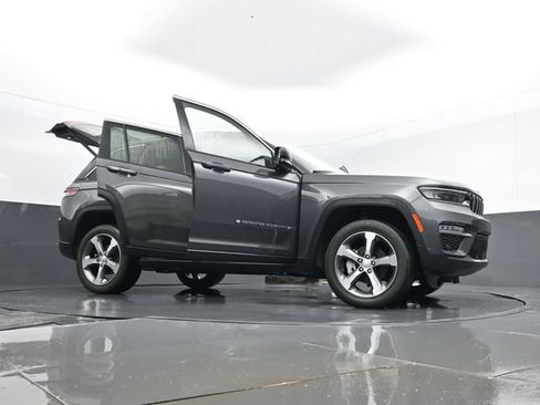 Used 2023 Jeep Grand Cherokee Limited w/ Luxury Tech Group II AWD/4WD image 34