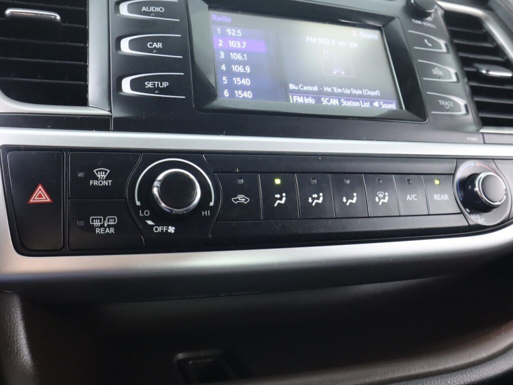 Used 2016 Toyota Highlander LE FWD image 19