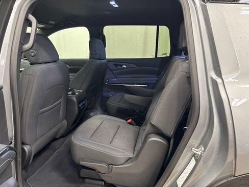 Used 2026 Chevrolet Traverse LT FWD image 16