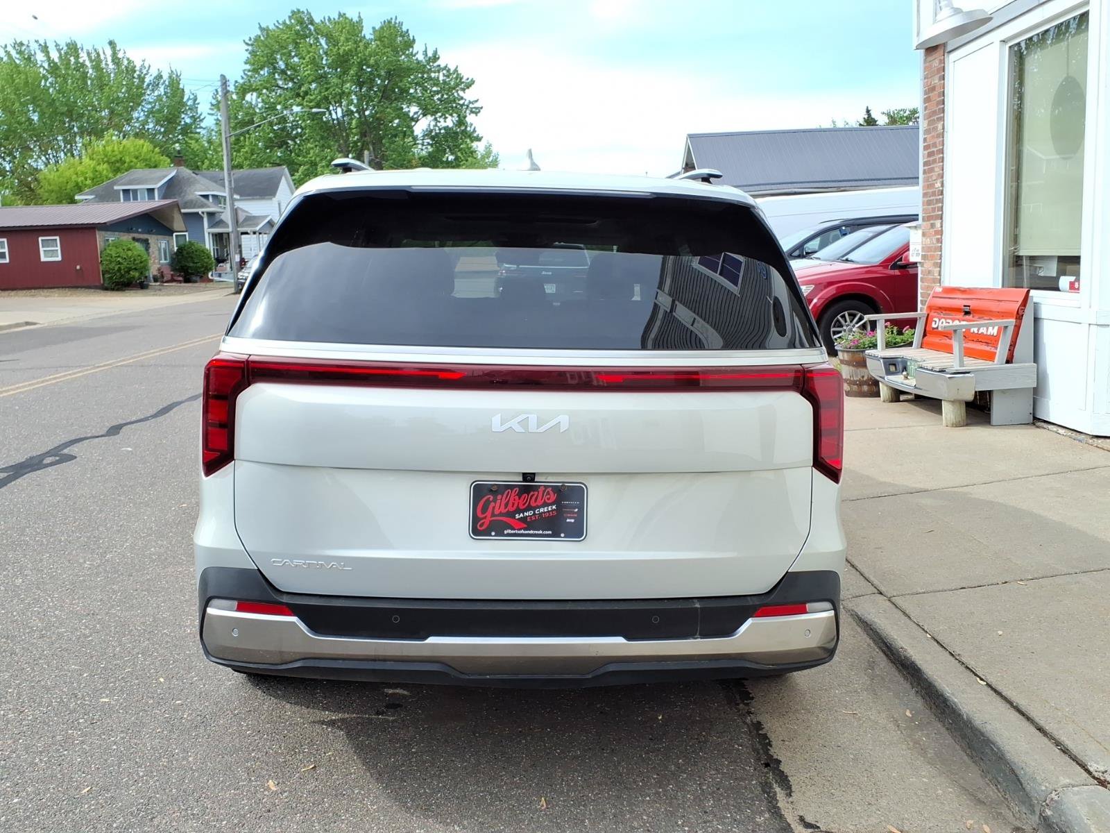 Used 2025 Kia Carnival SX FWD image 7