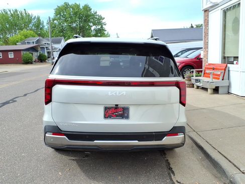 Used 2025 Kia Carnival SX FWD image 7
