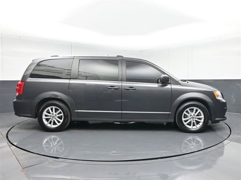 Used 2020 Dodge Grand Caravan SXT FWD image 4