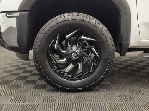 Used 2024 GMC Sierra 2500 SLT w/ SLT Premium Package image 11