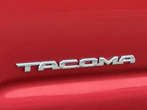 Used 2017 Toyota Tacoma SR5 w/ Tow Package AWD/4WD image 17