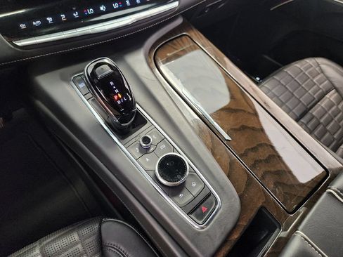 Used 2024 Cadillac Escalade Sport Platinum w/ LPO, ONYX Package AWD/4WD image 19
