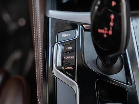 Used 2018 BMW M550i xDrive image 24