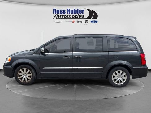 Used 2011 Chrysler Town & Country Touring-L w/ Entertainment Group #2 FWD image 2