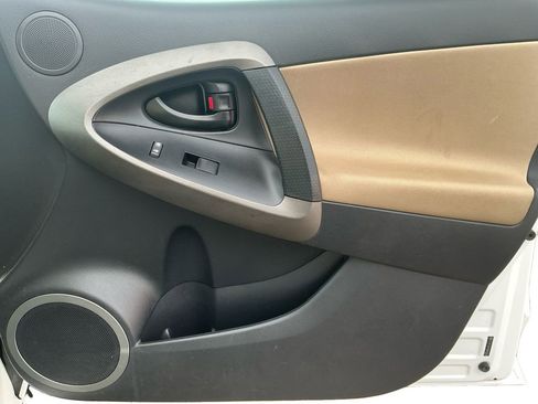 Used 2011 Toyota RAV4 2WD image 16