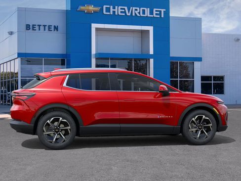 New 2026 Chevrolet Equinox EV LT image 5