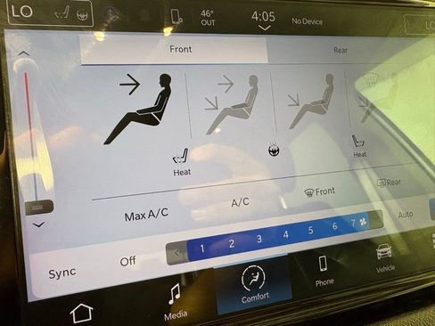 Used 2024 Chrysler Pacifica Touring-L image 29