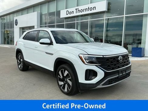 Used 2025 Volkswagen Atlas Cross Sport SE FWD image 1