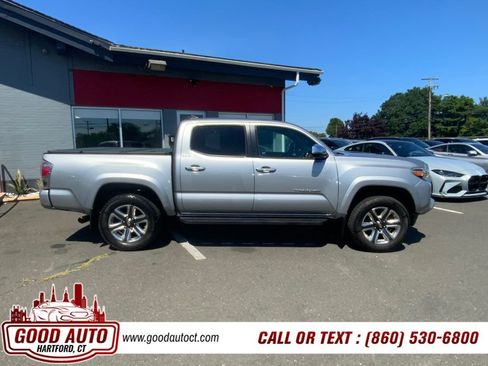 Used 2017 Toyota Tacoma Limited w/ Tow Package AWD/4WD image 4