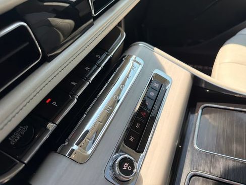 Certified 2025 Lincoln Aviator Reserve w/ Jet Appearance Package AWD/4WD image 29