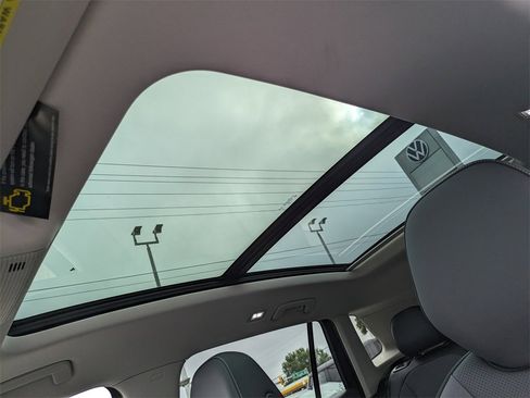 New 2025 Volkswagen Tiguan SE image 20