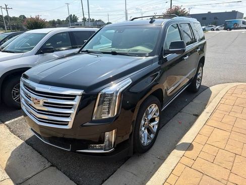 Used 2018 Cadillac Escalade Platinum AWD/4WD image 2