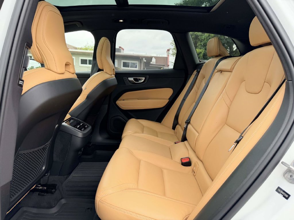 Used 2024 Volvo XC60 B5 Ultimate w/ Protection Package Premier AWD/4WD image 17