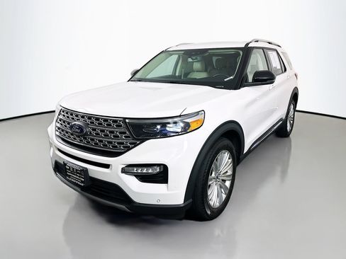 Used 2023 Ford Explorer Limited w/ Equipment Group 301A AWD/4WD image 3