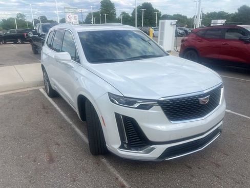 Certified 2022 Cadillac XT6 Premium Luxury w/ LPO, Floor Liner Package AWD/4WD image 2