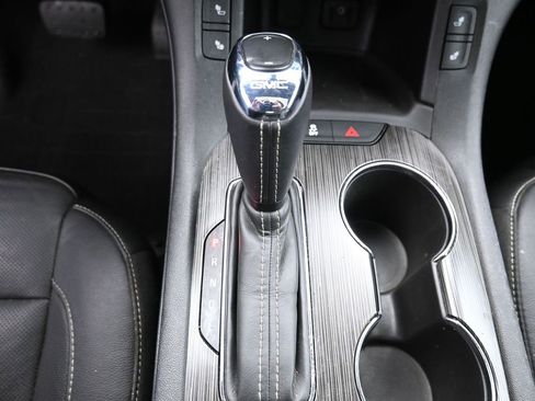 Used 2018 GMC Acadia SLT image 30