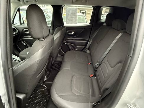 Used 2017 Jeep Renegade Altitude FWD image 15