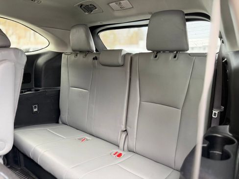 Used 2022 Toyota Highlander XLE image 7