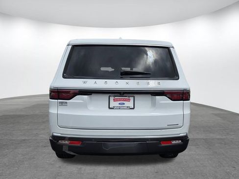 Used 2022 Jeep Wagoneer Series III RWD image 5