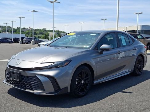 Certified 2025 Toyota Camry SE FWD image 3