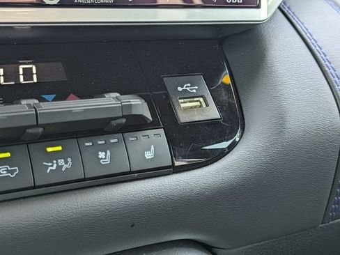 Used 2024 Toyota Tundra Platinum w/ TRD Off-Road Package AWD/4WD image 32