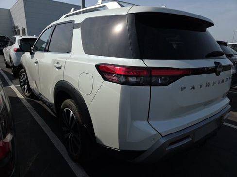 Used 2024 Nissan Pathfinder Platinum w/ Cargo Package image 3